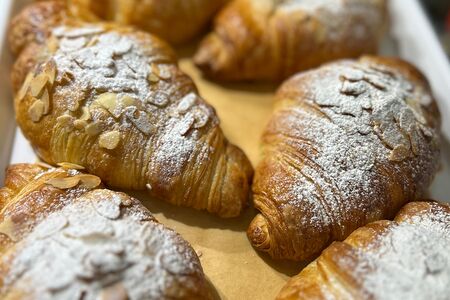 Круассан с шоколадом 