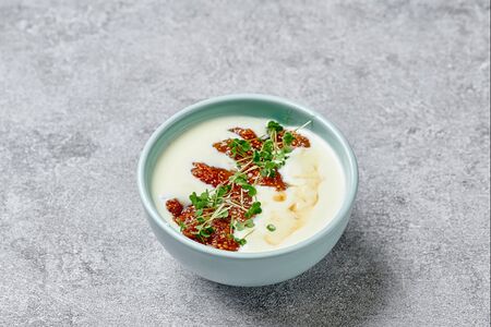 Мацони с вареньем из инжира 