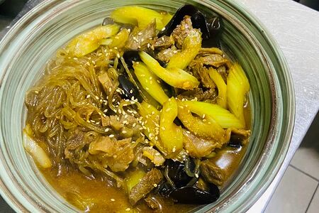 Лапша стеклянная с говядиной и сельдереем