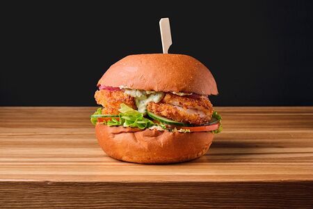 Бургер с хрустящими креветками Яс