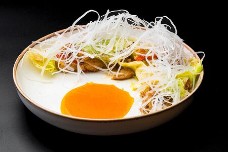 Теплый со свининой и киноа в имбирном соусе 