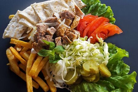 Шаверма в тарелке 