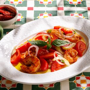 Салат по-каталонски с креветками