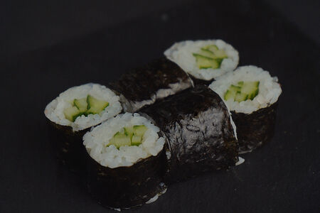 Ролл с огурцом