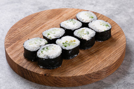 Ролл с огурцом и сыром