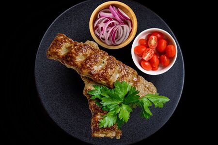 Люля-кебаб из говядины в контейнере