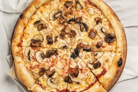 С белыми грибами и трюфельным маслом