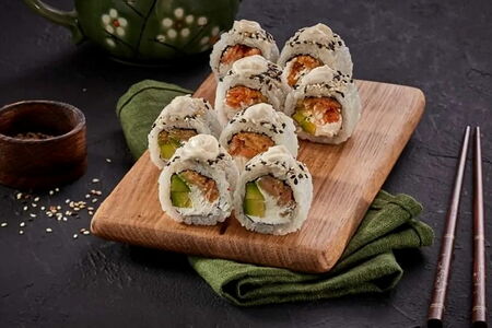 БигРолл с лососем и авокадо