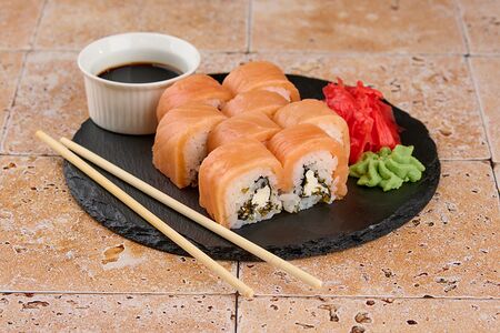 Ролл Филадельфия с лососем