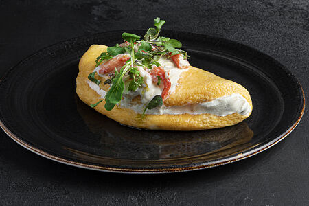 Омлет со страчателлой и крабом