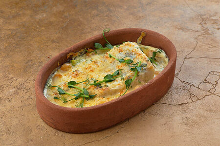 Судак, запеченный с цукини и креветками