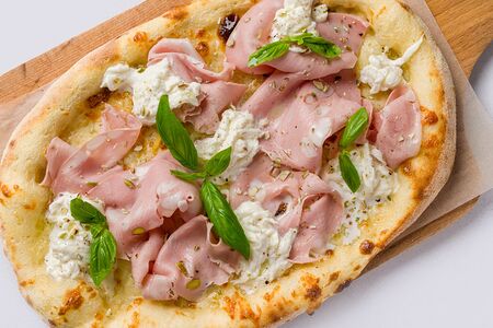 Пицца Мортаделла с фисташками