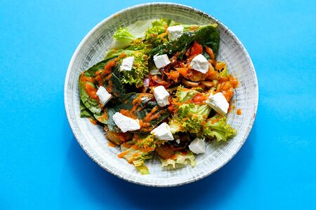 Салат из печеных овощей с Рамеско