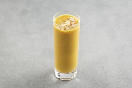 Смузи манго-кокос