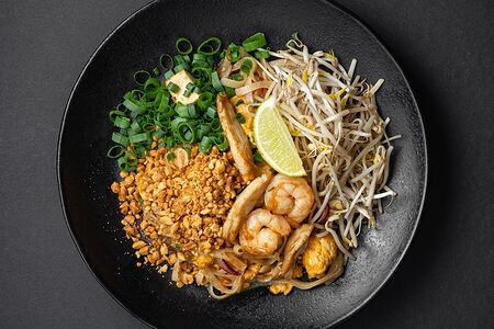 Пад тай с курицей и креветками