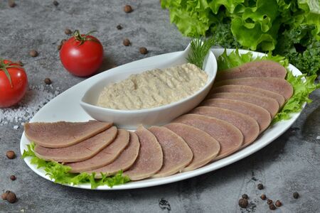 Язык с хреном 