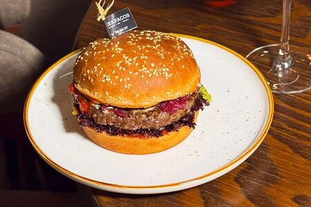Бургер с мраморной говядиной