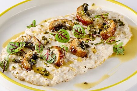 Зеленая гречка с котлетками из креветок