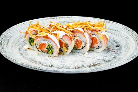 Тунец, лосось и ореховый соус