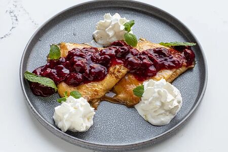 Блинчики с заварным кремом, кремом шантильи и вишневым соусом