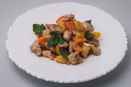 Жаркое куриное в сливочном соусе