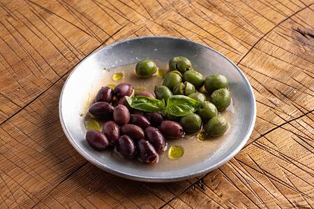 Маринованные оливки