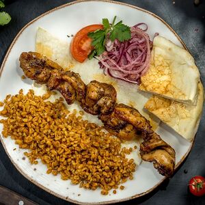 Шашлык куриный с гарниром