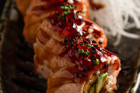 Карамельный лосось и краб 