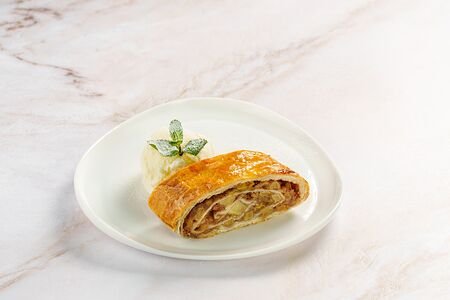 Яблочный штрудель