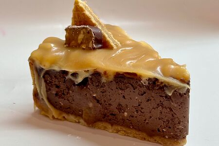 Чизкейк Сникерс