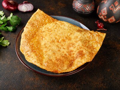 Чебурек с жюльеном из курицы