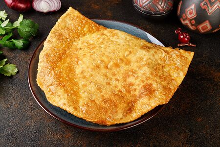 Чебурек с жюльеном из курицы