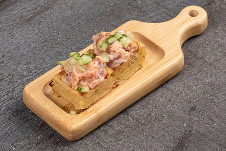 С копченой форелью