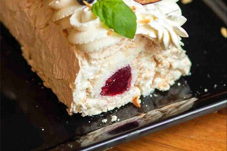 Рулет меренговый 