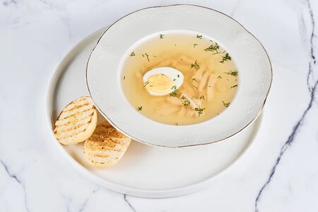 Бульон куриный с яйцом 