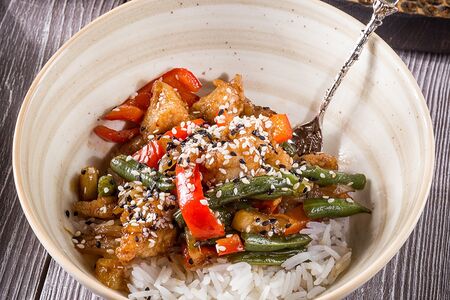 Куриное филе в азиатском стиле с овощами и рисом басмати