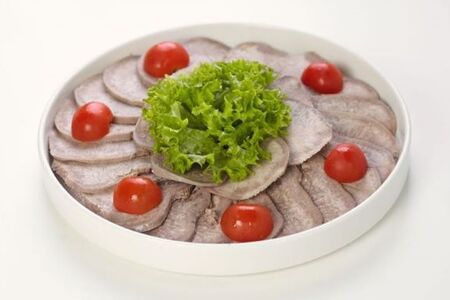 Язык говяжий отварной