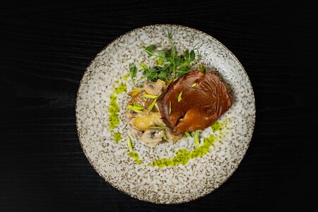 Свинина глазированная с картофелем и грибами