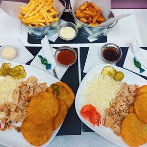 Драники с курицей и грибным соусом 