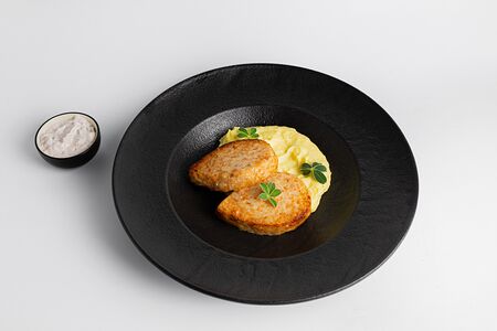 Домашние котлеты из судака и лосося 