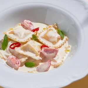 Равиоли с лососем и креветками