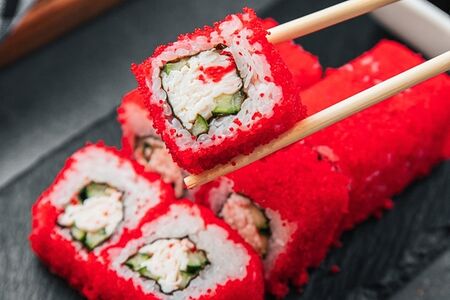 Ролл Калифорния с крабом