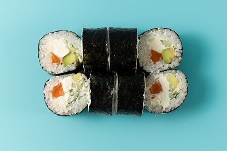 Ролл с лососем