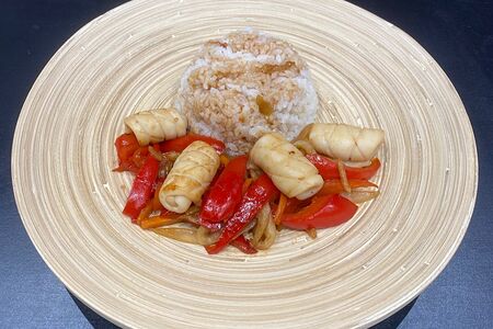 Кальмары с овощами