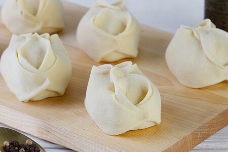 Манты из свинины и говядины