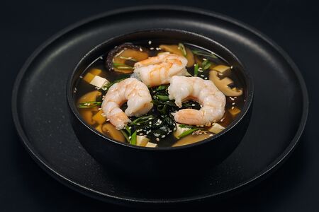 Мисо-суп с королевскими креветками