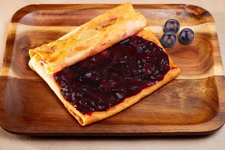 Блинный чизкейк со смородиной