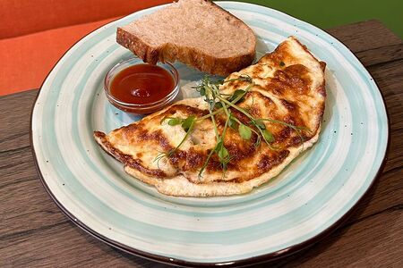 Омлет с цыпленком, шампиньонами и сыром