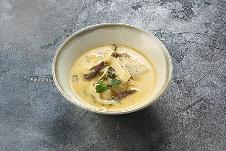 Сливочно-сметанный суп с говядиной