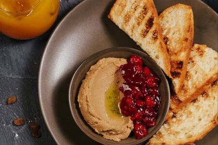 Пате из куриной печени с вишнёвым конфитюром